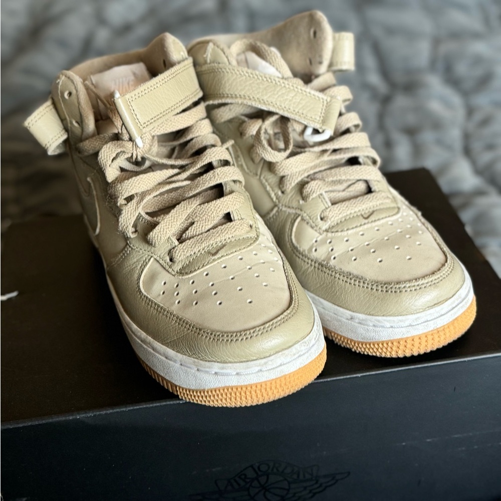 ❌ SOLD ❌ Nike Air Force 1 Mid ‘07 LX Men’s size 6